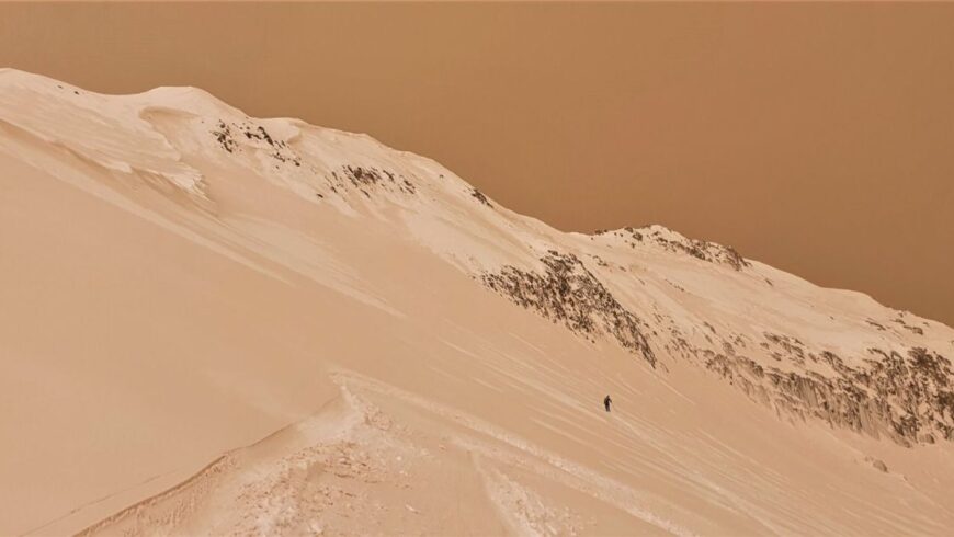 Lo spettacolare fenomeno della neve rossa sulle Alpi | Spiegazione e foto